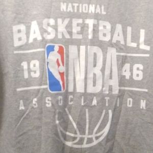 NWT NBA Grey Heather T-shirt (L)